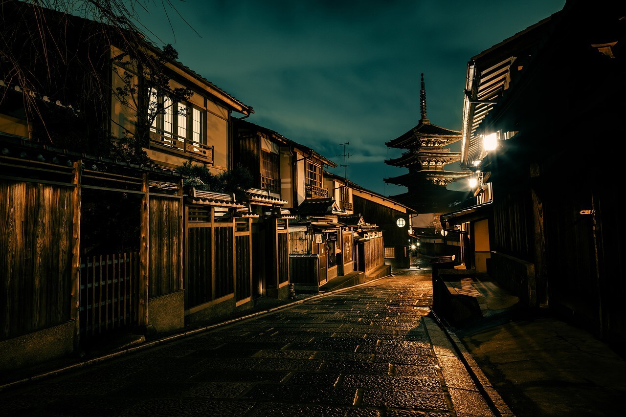 Kyoto alley at night